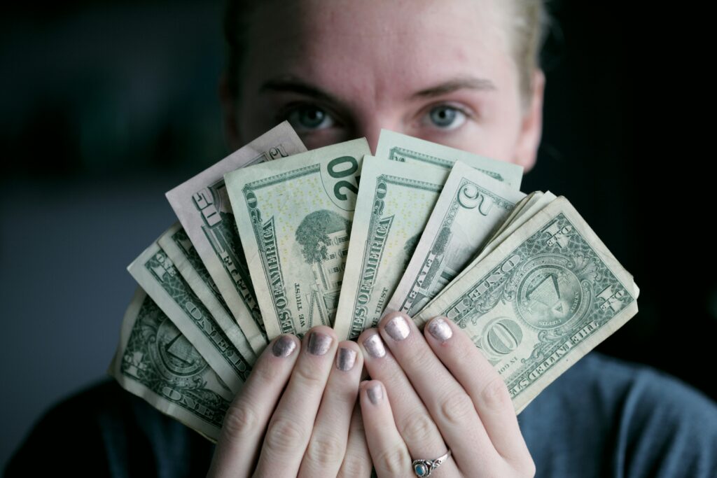 Money Mindset Shifts That Helped Me Stop Living Paycheck to Paycheck